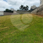 Terreno à venda no condomínio Figueira Garden, Atibaia - SP