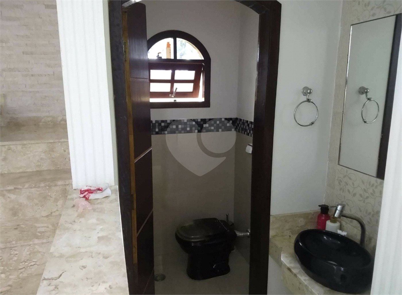 Sobrado à venda com 3 quartos, sendo 1 suíte,  em Jardim Santa Rita de Cássia, Suzano, SP