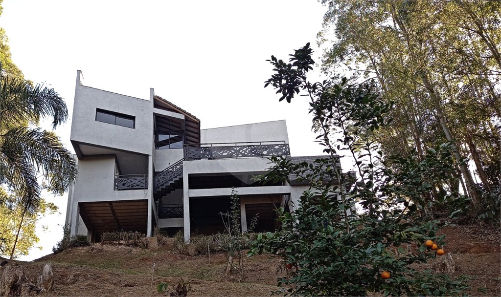 Casa à venda ou para alugar com 4 quartos, sendo 3 suítes, em Serra dos Lagos (jordanésia), Cajamar, SP