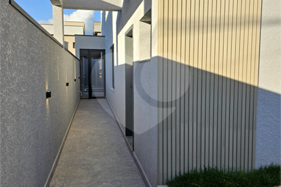 Casa à venda com 3 quartos, sendo 1 suíte,  no condomínio Villas do Jaguari, Santana de Parnaíba - SP