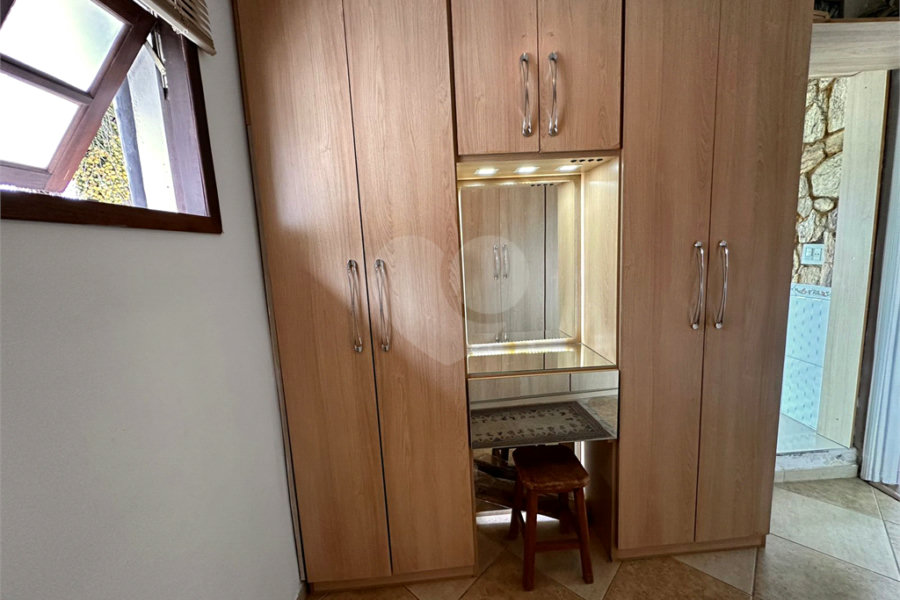 Casa à venda com 5 quartos, sendo 3 suítes, no condomínio Jd Itatinga, São Paulo - SP