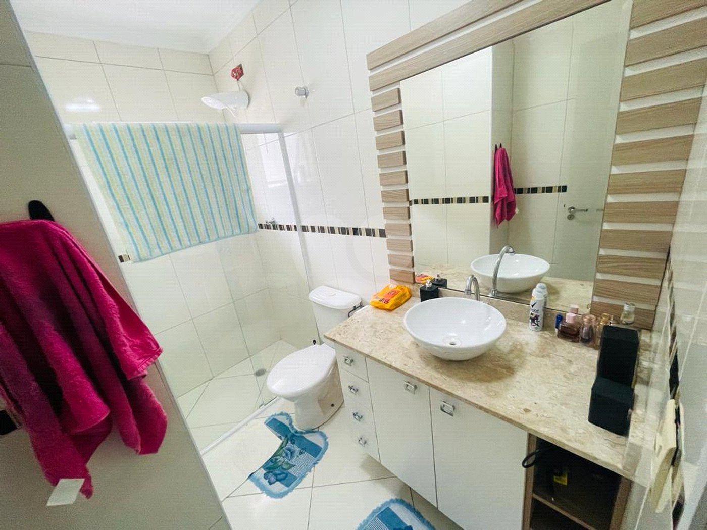 Casa à venda com 3 quartos, sendo 1 suíte,  no condomínio Rafaela I, São Paulo - SP