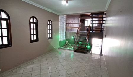 Sobrado à venda com 3 quartos, sendo 1 suíte, em Jardim Pinheiros, São Paulo, SP