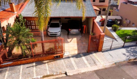 Casa à venda com 3 quartos, sendo 1 suíte,  no Centro, Vinhedo, SP