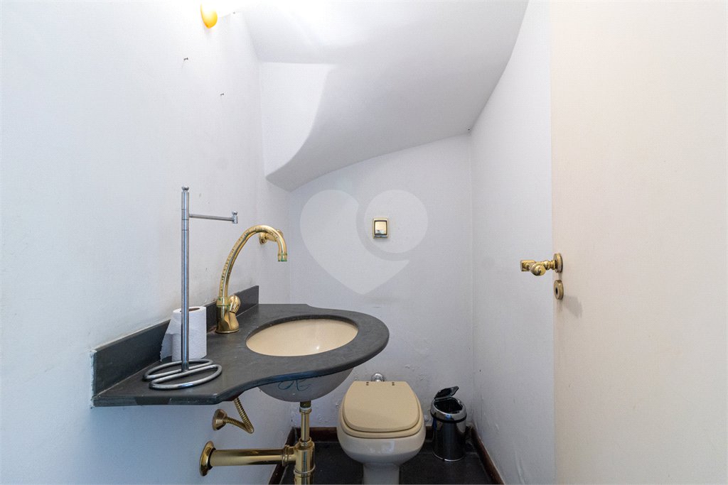Casa à venda com 4 quartos, sendo 2 suítes,  no condomínio Vila das Flores, São Paulo - SP