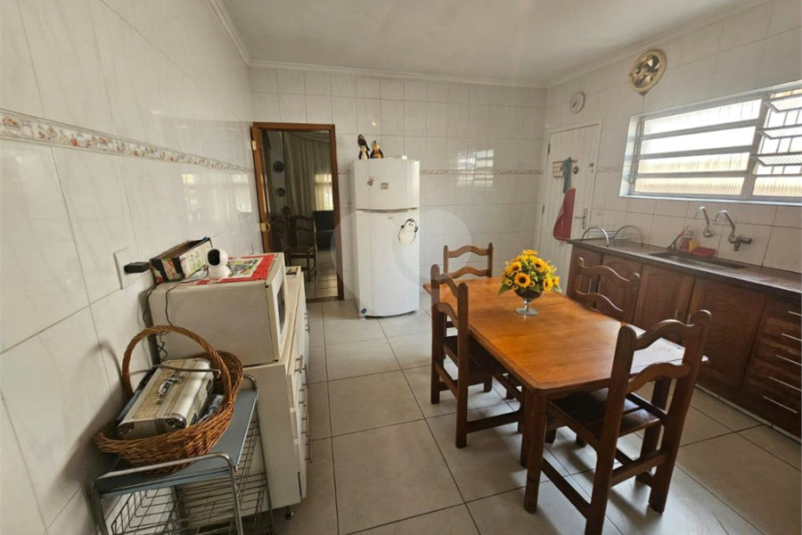 Casa Térrea na Vila Formosa de 233m2 com 3 dorms, 1 suíte, 3 banheiros e 4 vagas. Estuda permuta.