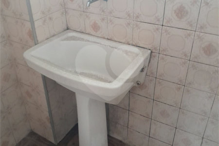 Kitnet Compacta na Liberdade – 33m² | Portaria 24h | Aceita Pets