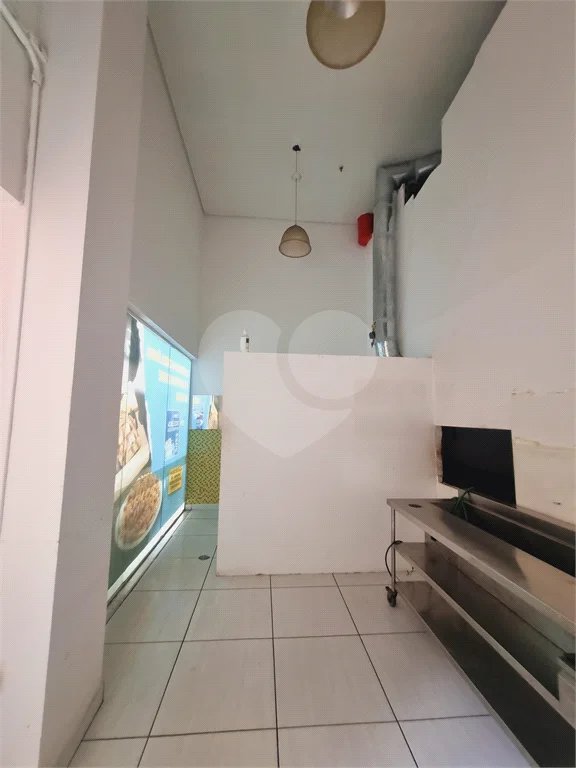 Imóvel térreo com mezanino pronto para lanchonete, venda ou locação, na Barra Funda