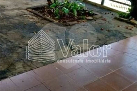 Casa em excelente localização na Vila Prado á venda.