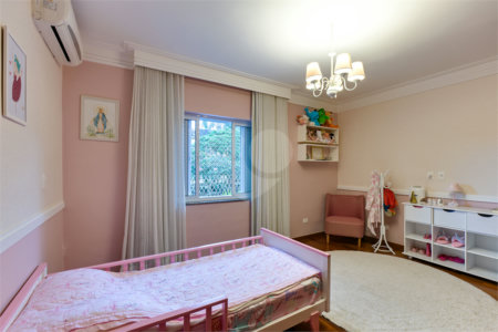 Casa à venda com 4 quartos, sendo 2 suítes,  em Alto da Boa Vista, São Paulo, SP