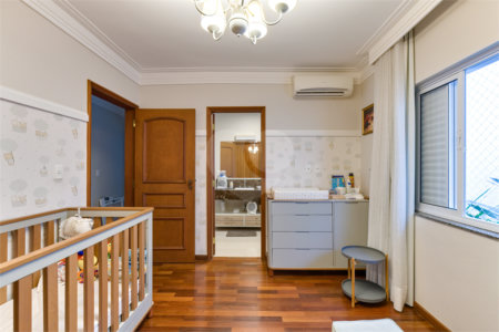 Casa à venda com 4 quartos, sendo 2 suítes,  em Alto da Boa Vista, São Paulo, SP