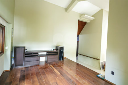 Casa com 4 quartos e ótimo espaço em local nobre no Alto da Boa Vista