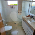 Refúgio de Alto Padrão em Condomínio Fechado: Natureza, Charme e 5.500m² de Terreno