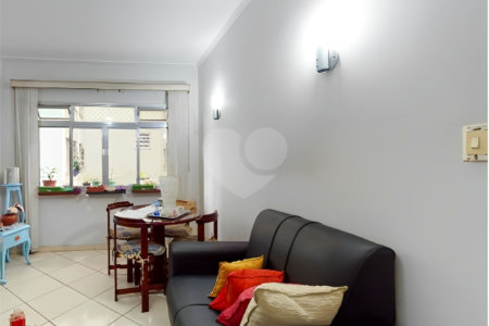 Apartamento à venda na Aclimação de 65 metros quadrados, com 2 dormitórios 1 vaga