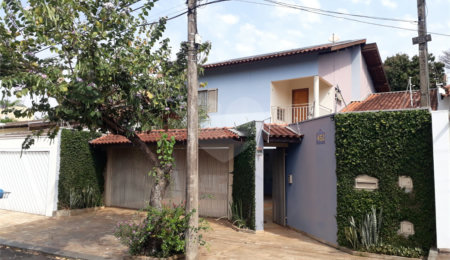 Sobrado à venda com 3 quartos, sendo 1 suíte, em Planalto Paraíso, São Carlos, SP