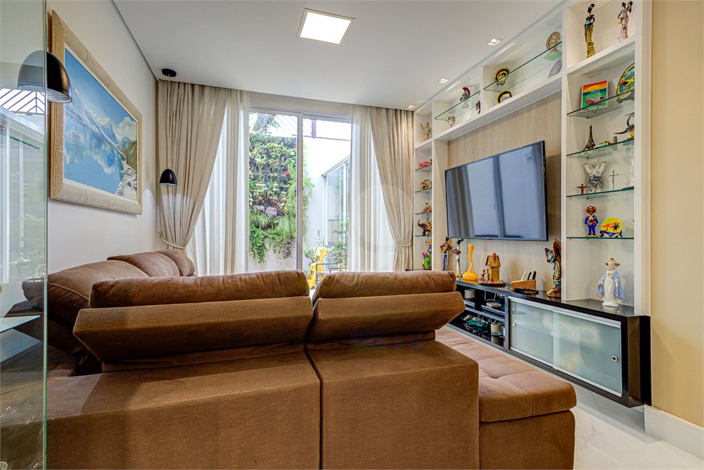 Casa à venda com 4 quartos, sendo 2 suítes, no condomínio Residencial Terras Altas, São Paulo - SP