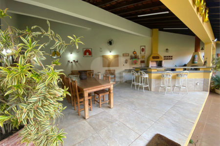 Casa térrea no Condomínio Parque Faber I