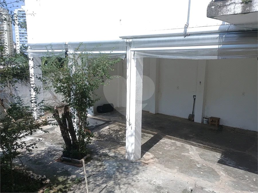 Casa de 1 dormitório com quintal e jardim na Vila Ipojuca!