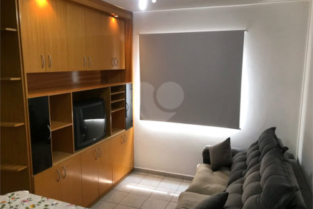 Apartamento mobiliado de 32m2 com 1 dormitório e 1 vaga para locação na Santa Cecília