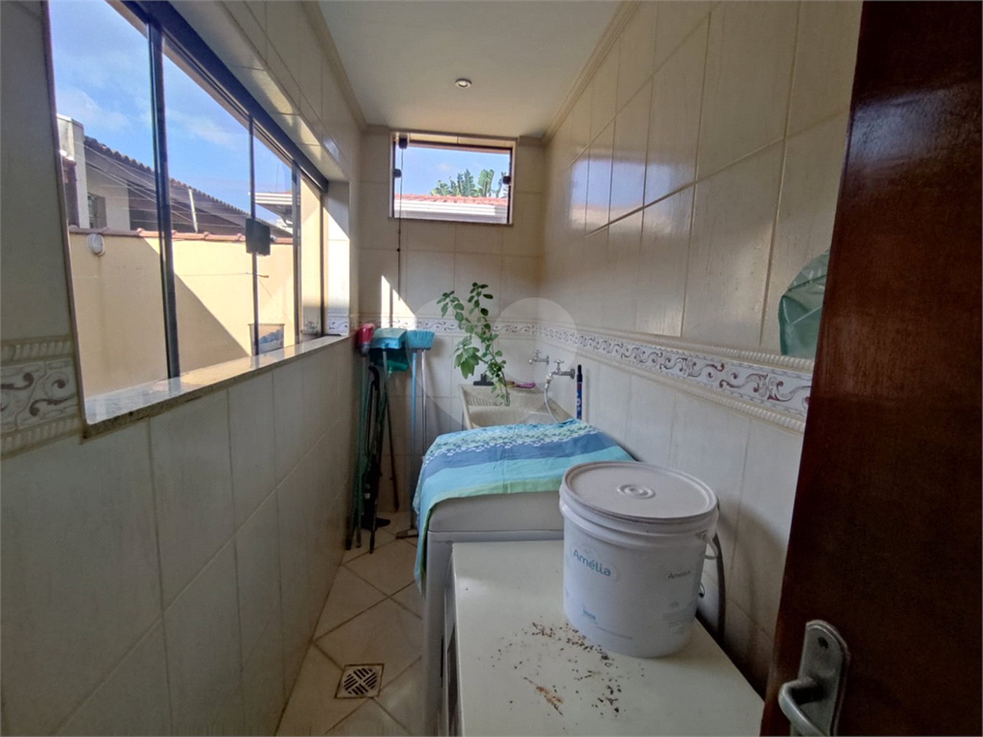 Sobrado espaçoso com 3 quartos,no Parque Fehr á Venda!