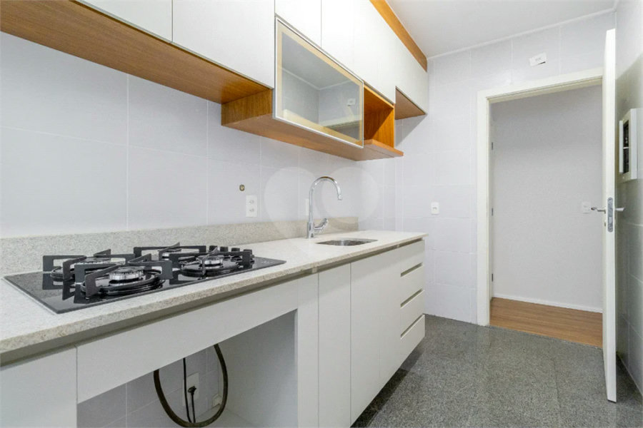 **Apartamento reformado em Higienópolis | 75 m² | 2 dormitórios | 2 banheiros | 1 vaga**