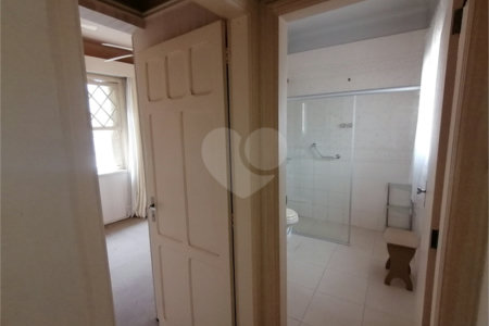 CASA À VENDA NA VILA MARIANA, 280m2, 5Q, 2 VAGAS DE GARAGEM.