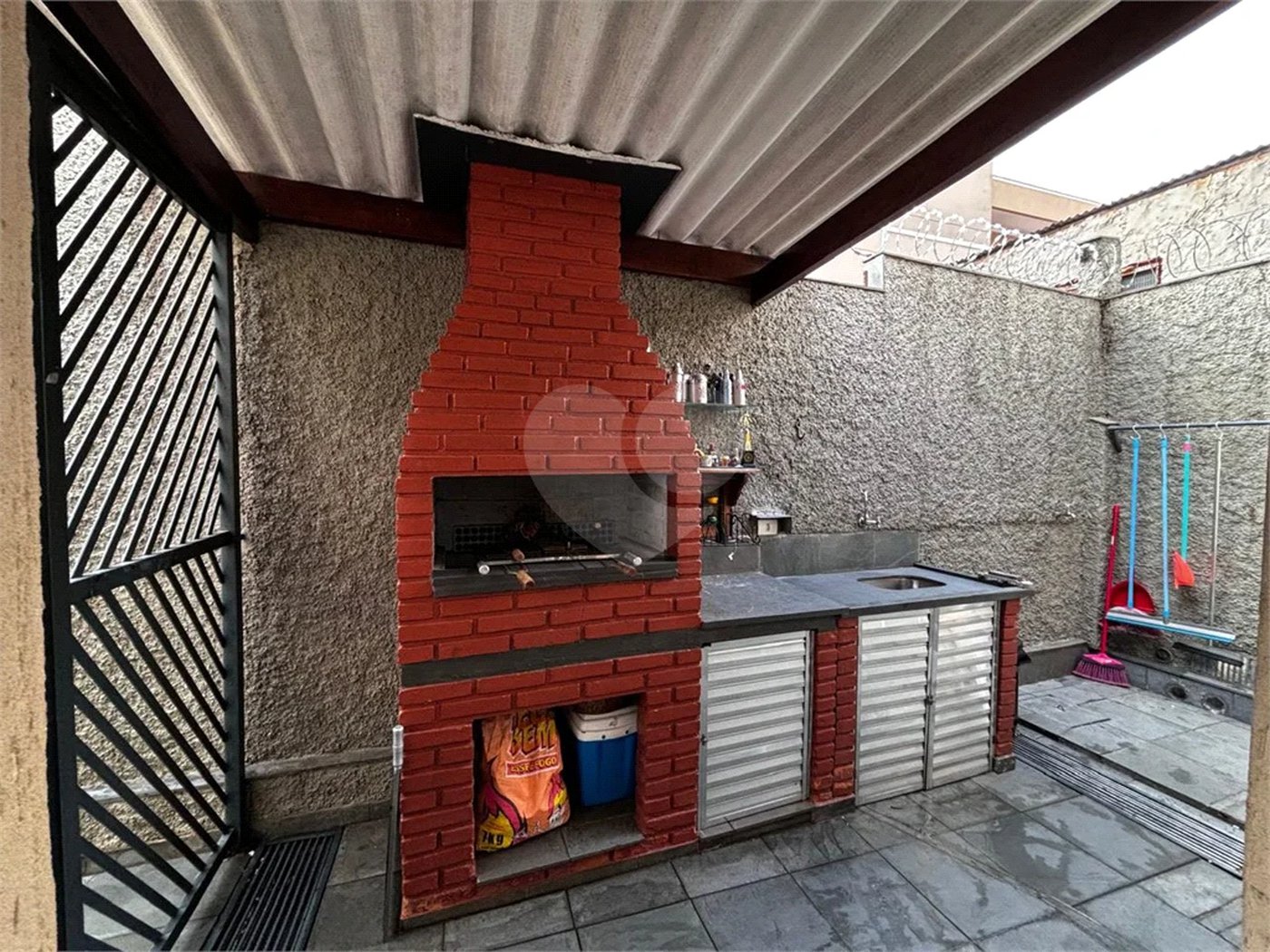 Casa com 03 dormitórios e 04 vagas Parada Inglesa