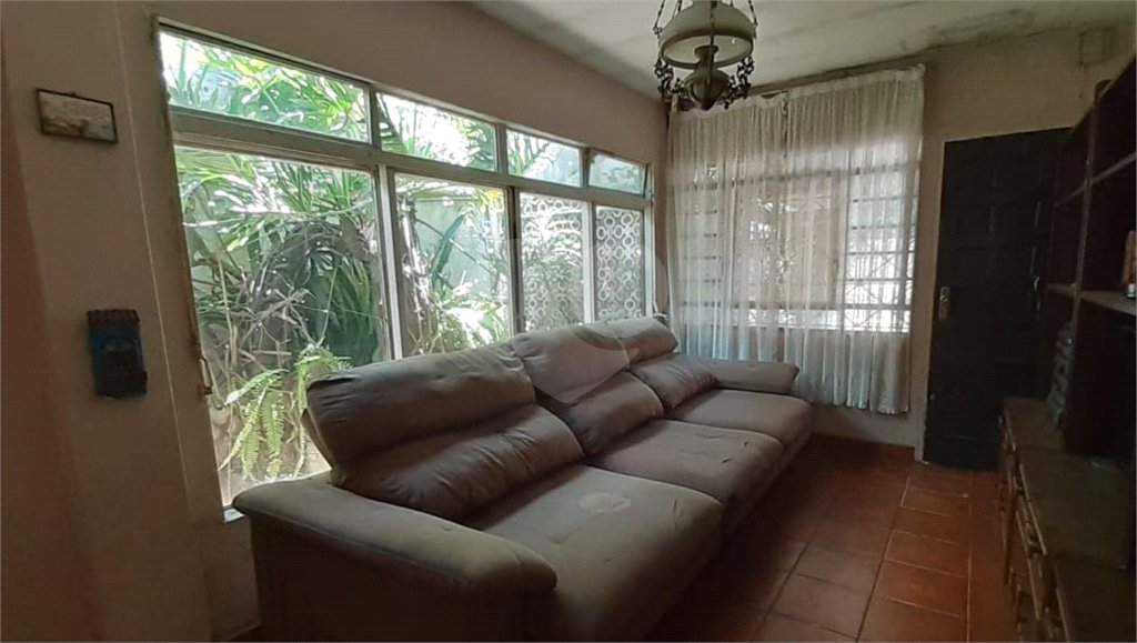 Casa Térrea Ampla com 4 Dormitórios, Suíte e Quintal à Apenas 15 Minutos do Estação Tatuapé.