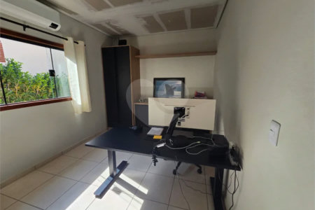 Casa com 3 dormitórios e piscina no Condomínio Cafezal VI em Itupeva SP