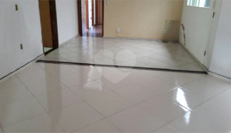 Casa à venda com 3 quartos, sendo 1 suíte,  no condomínio Samambaia, São Carlos - SP