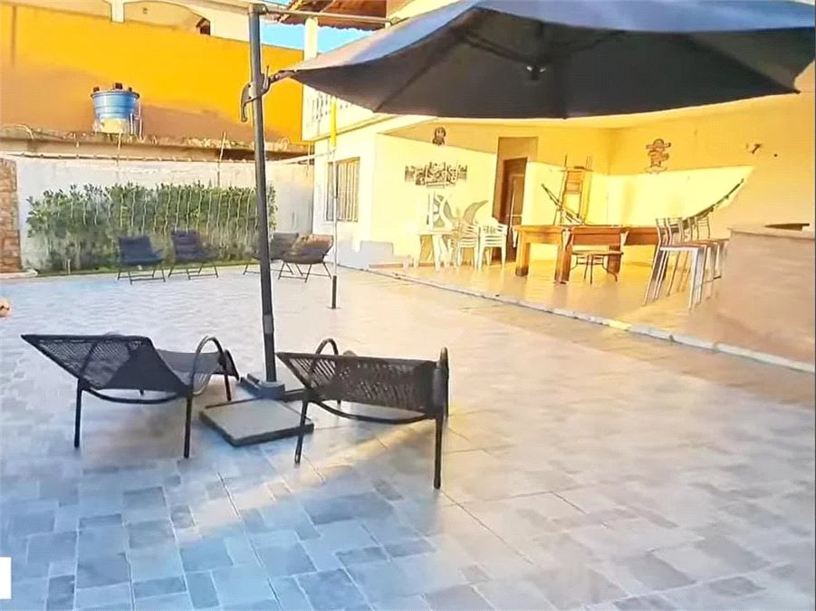 Belíssima casa com 04 dormitórios em Itanhaém