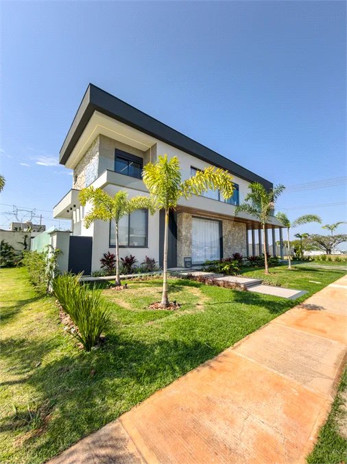 Indaiatuba - Condominio Villa Sapezal - 318 m² de Terreno - 230 m² de Área Construída - 3 suítes, sendo 1 Master com closet planejado - Sala de TV - Sala de estar integrada à Sala de jantar - Cozinha com móveis planejados - Despensa - Escritório planejado - Lavabo - Piscina com preparação para aquec