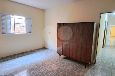 Casa ampla em bairro tranquilo – excelente oportunidade para morar ou investir!