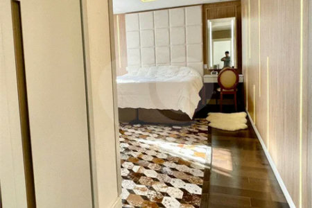 Casa à venda em Tamboré, toda reformada e decorada por arquitetos renomados