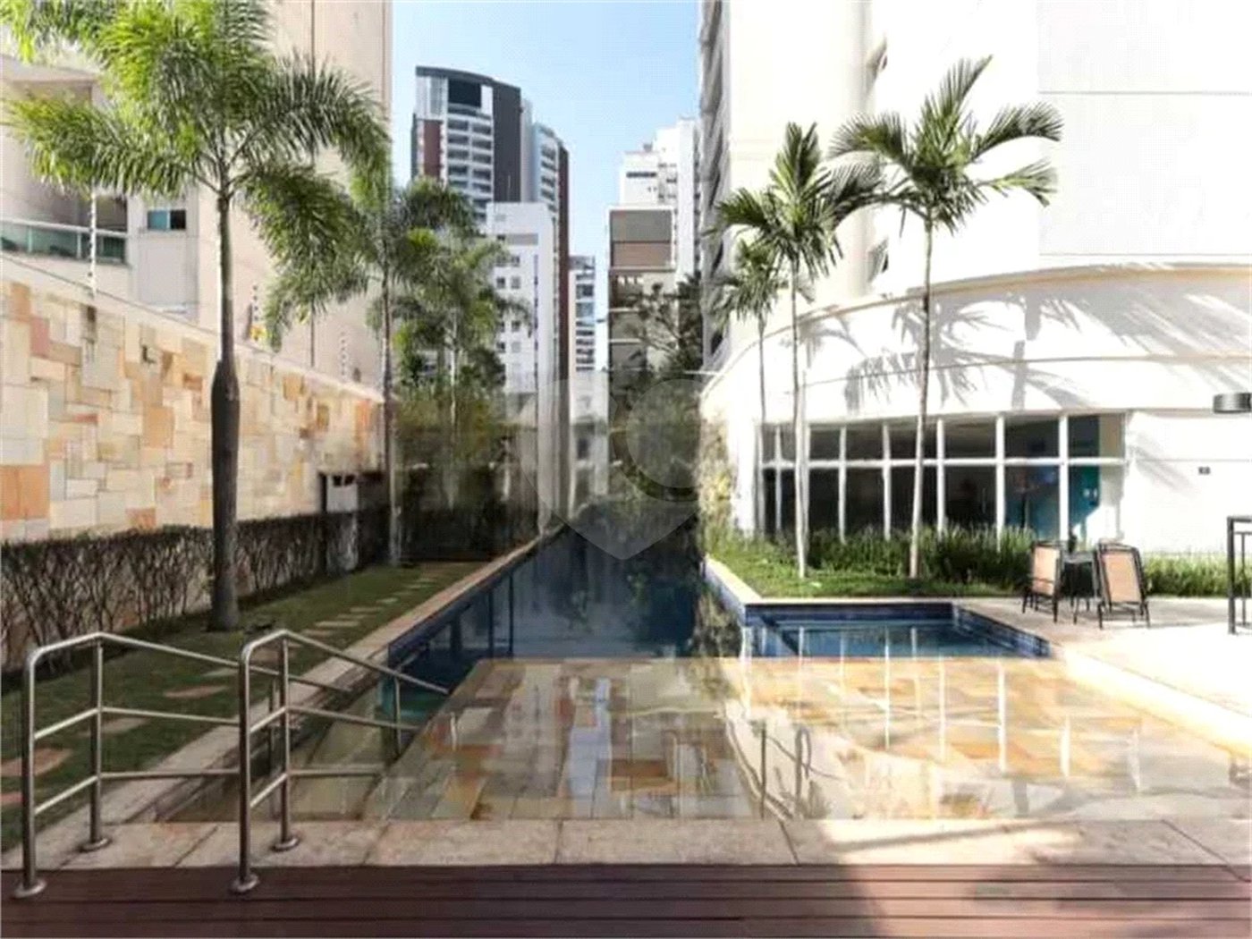 Apartamento de 306m² na melhor região de Moema, 3 suítes, 5 vagas, varanda gourmet, depósito, fora de rota