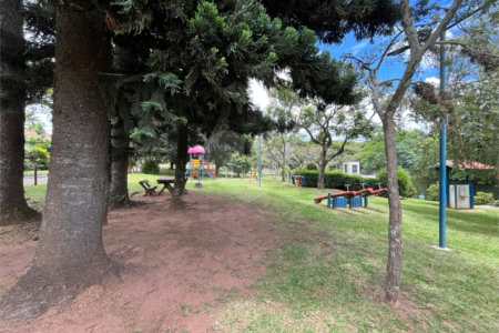Terreno em condomínio fechado com 512 metros
