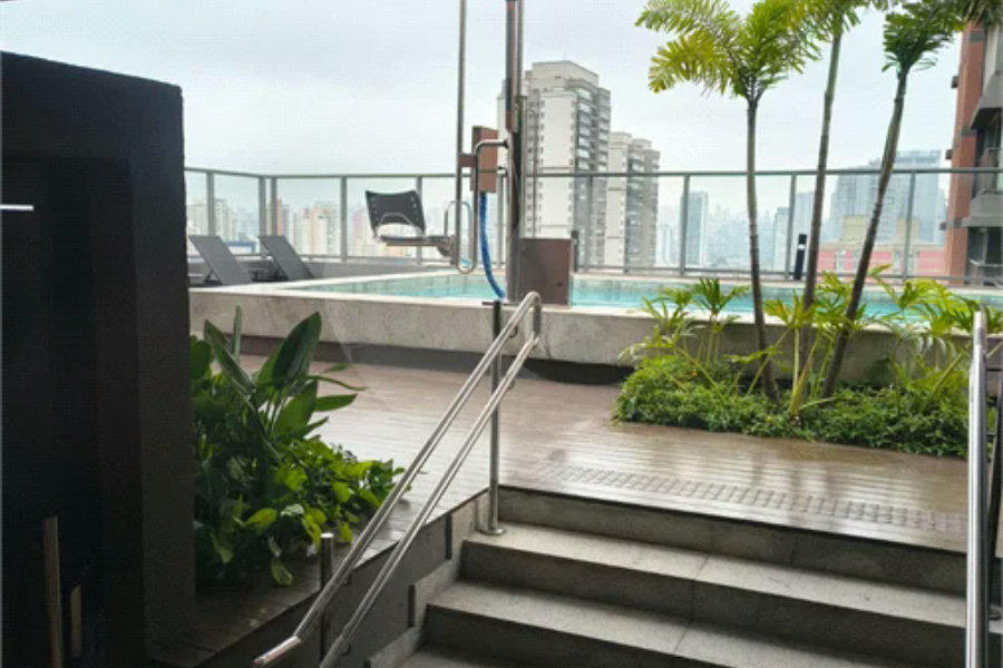 Studio completo, em frente ao Metro Borba Gato.