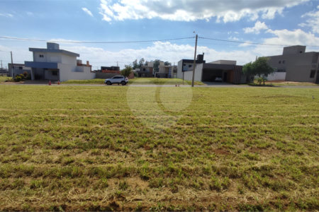 Lote à Venda em São Carlos, no Condomínio Villeneuve I