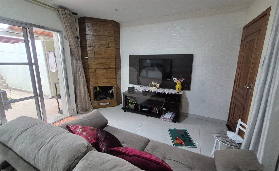 Casa de vila com 3 dormitórios sendo 2 suítes em Santana