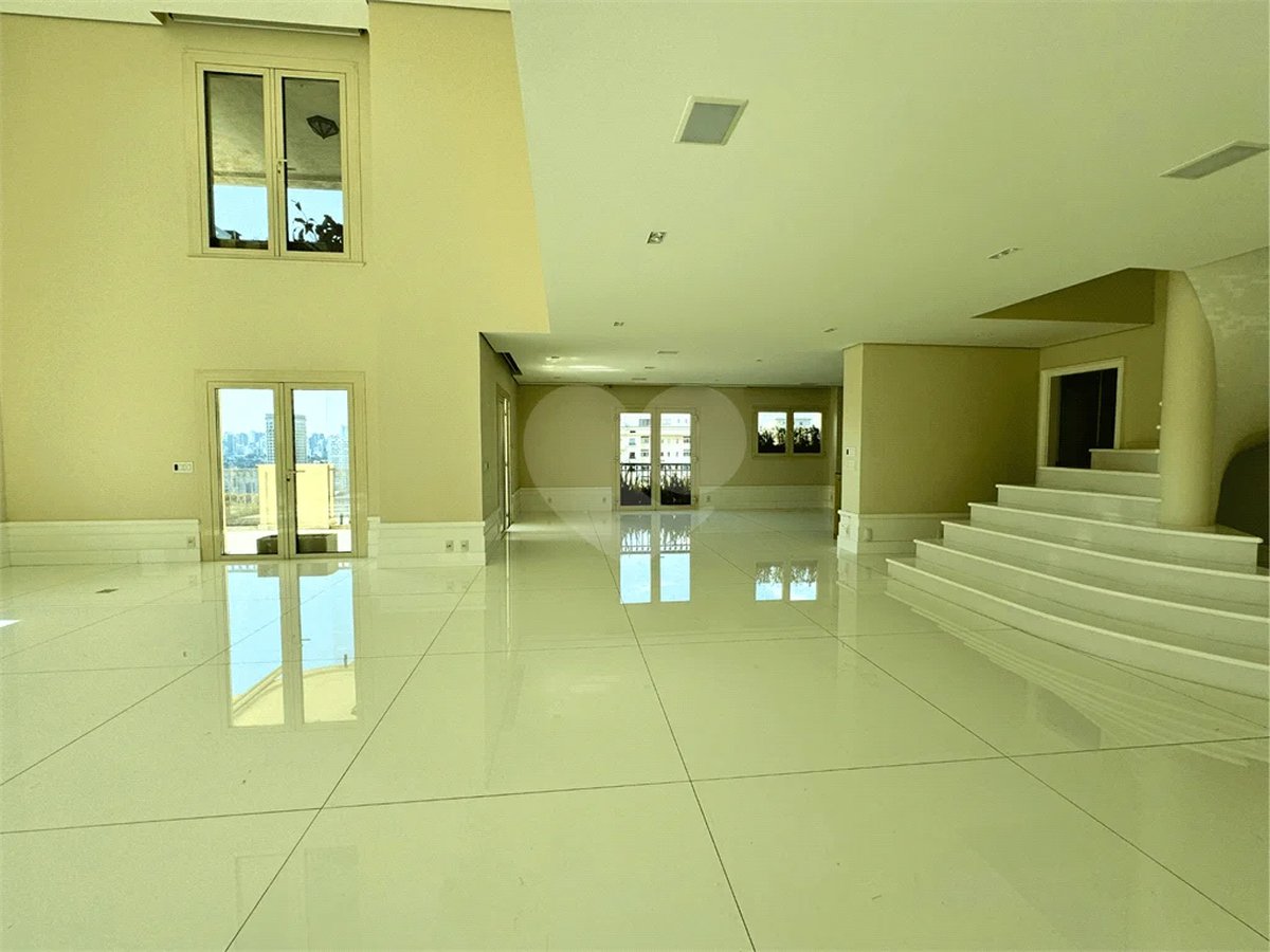 Duplex à venda ou para alugar com 5 suítes em Jardim Europa, São Paulo, SP
