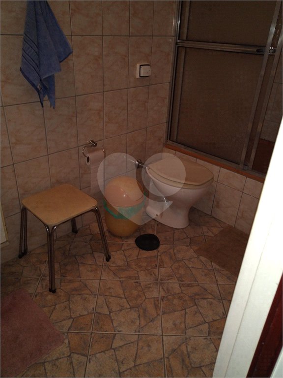 Apartamento duplex, espaçoso, ensolarado. Ideal para uma bela modernização.
