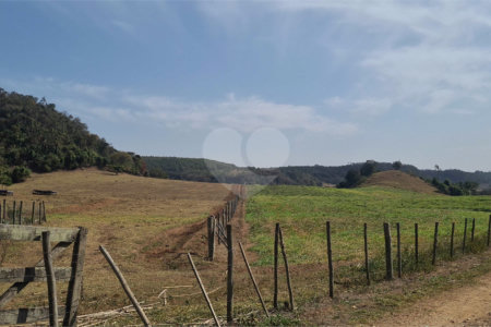 VENDA SÍTIO 48 hectares com estruura para granja, hidroponia e gado