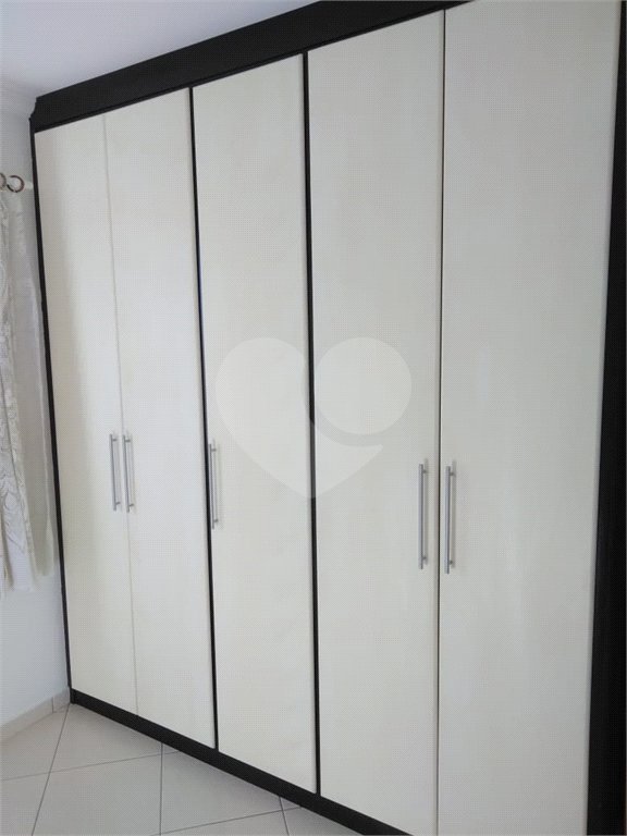 Indaiatuba - Venda - Apartamento no Condomínio Portal das Flores com 64 m², 3 dorms, sendo 2 com armários planejados, , WC social, cozinha planejada e totalmente integrada com a lavanderia, varanda, , 02 vagas de garagem. Excelente localização, a poucos metros do Shopping Polo, mercados, padaria,