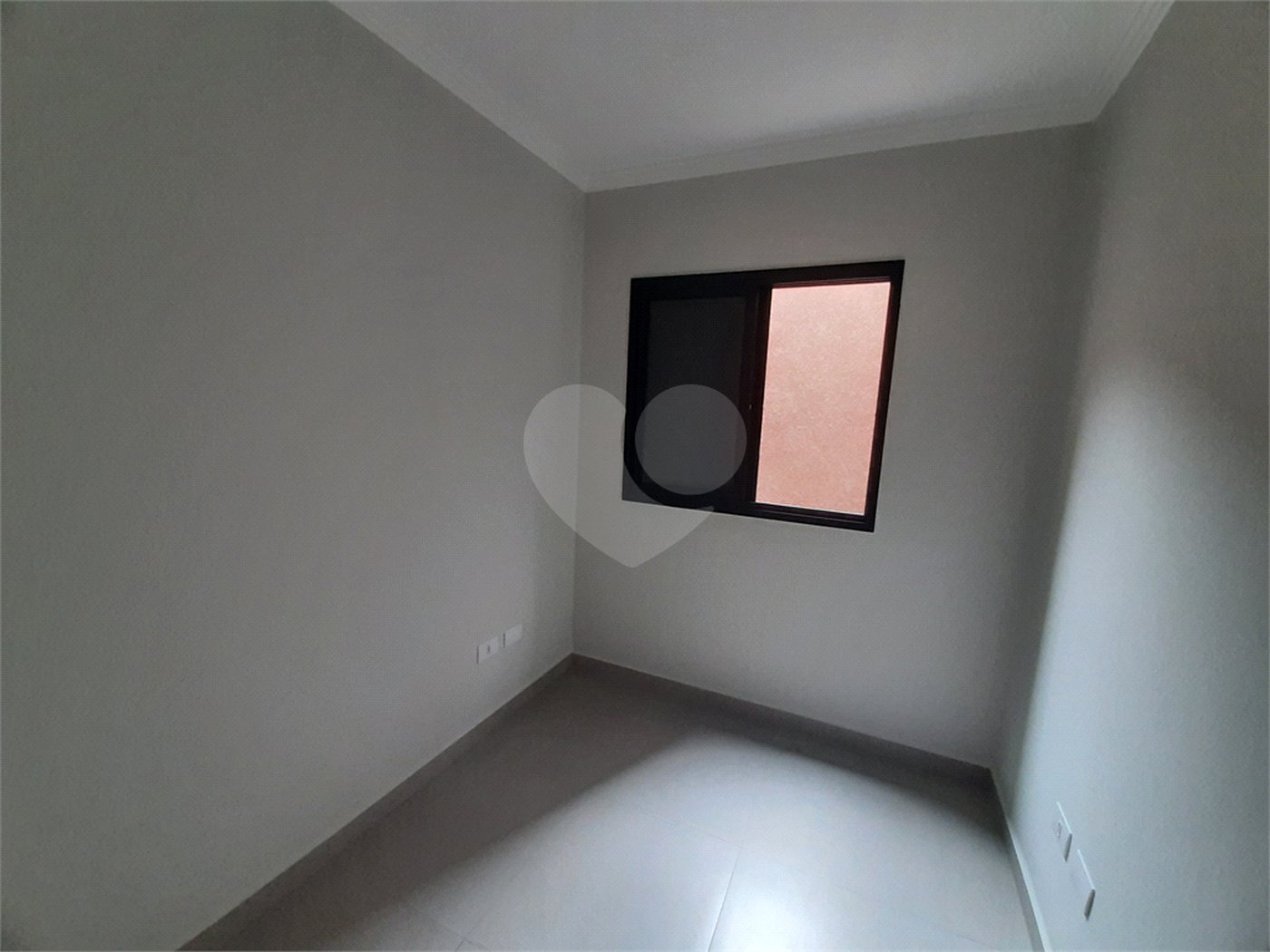Apartamento com 37m2, 2 quartos, banheiro, sala, cozinha, quintal e SEM vaga de garagem