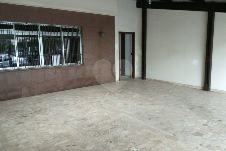 Excelente Sobrado com 04 suítes. Venha fazer uma visita.