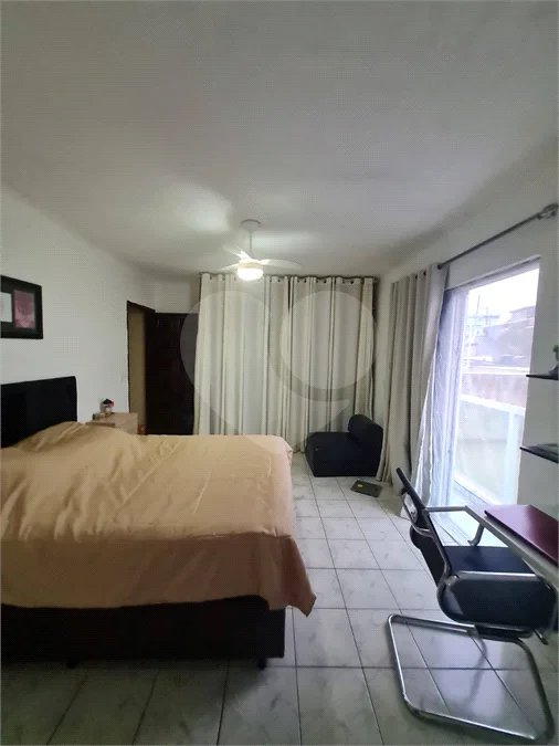 Casa com 183m², 3 dormitórios, 2 vagas, à venda em Santo André