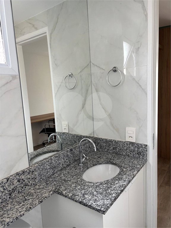 Apartamento com 33m2 - cozinha - 1 quarto - home office - varanda - em Higienópolis.