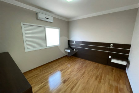Casa de alto padrão, térrea no condomínio fechado Damha I em São Carlos.