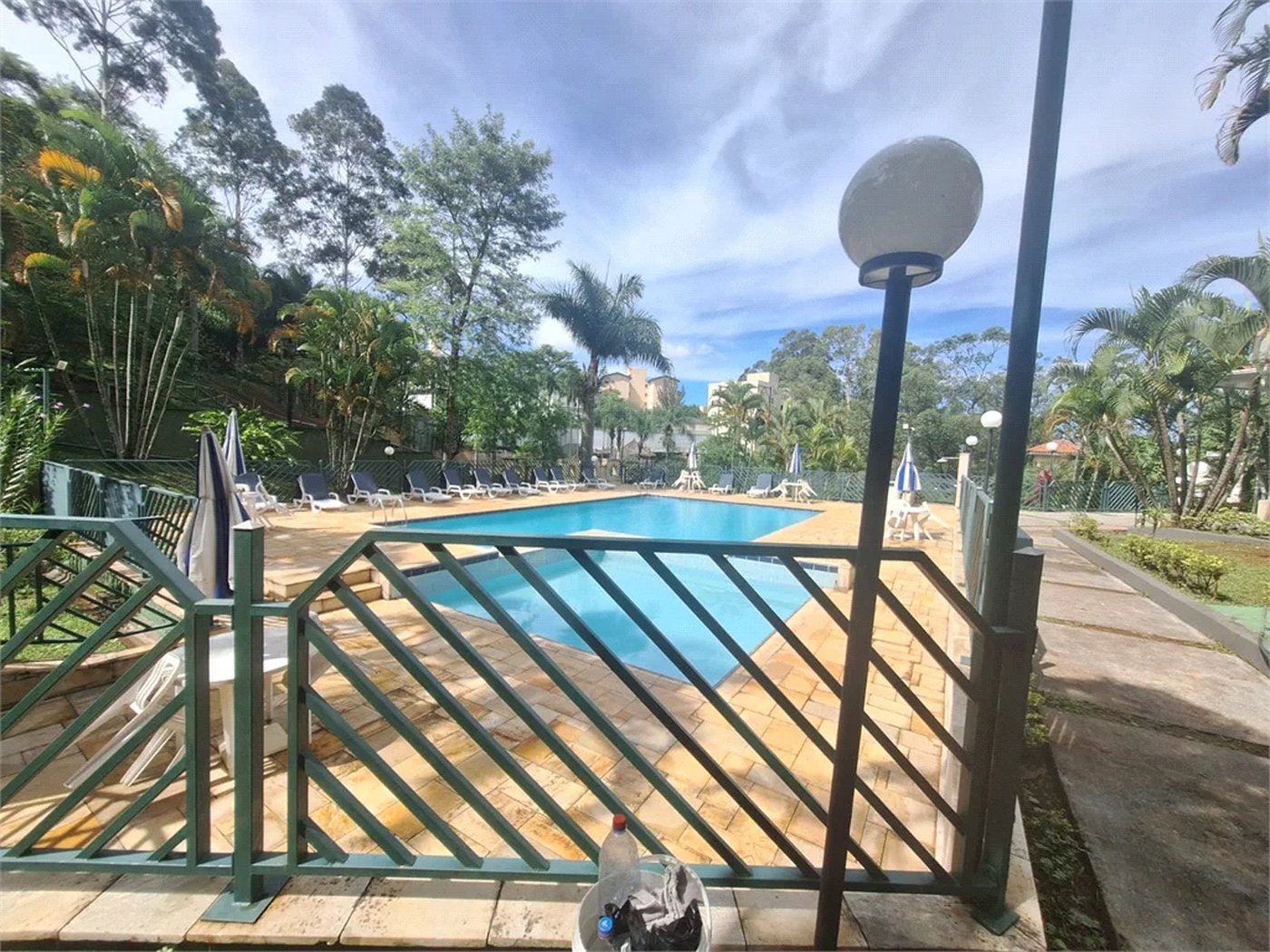Casa à venda com 5 quartos, sendo 3 suítes, no condomínio Vila Panamericana, São Paulo - SP