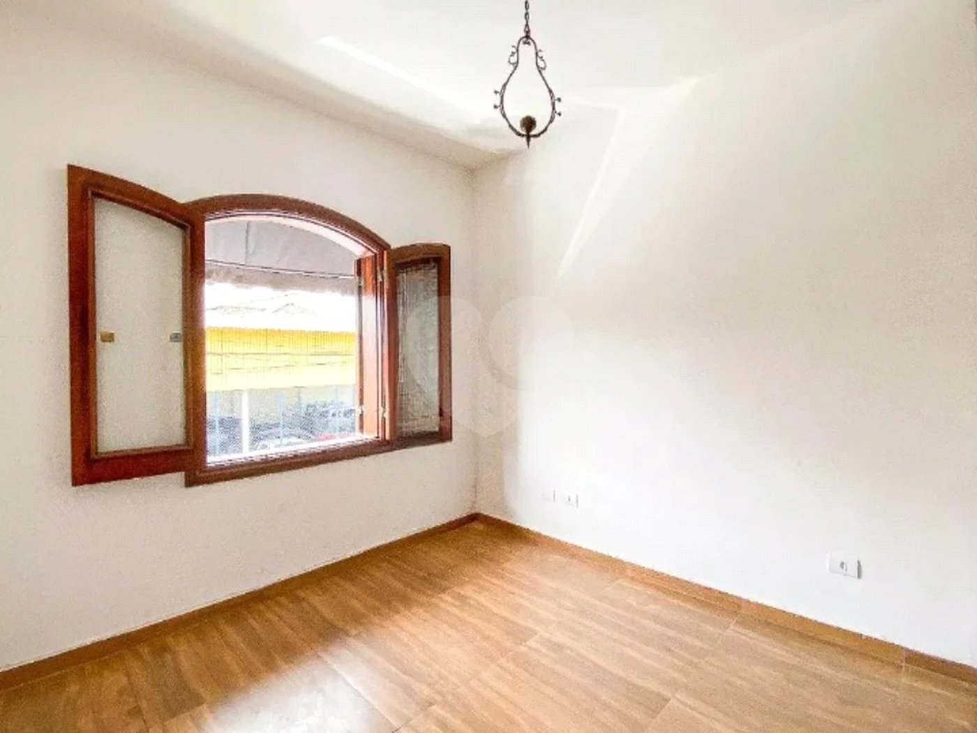 Sobrado com 400m² , 3 dormitórios , sendo 2 suítes , 3 vagas , à venda no centro de Santo André.